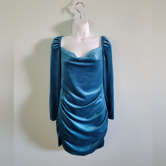 ‼️SOLD‼️Blue velvet ruched draped bodycon dress - Picture 6 of 6